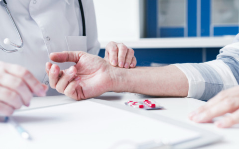 Sciatica, cosa fare e quando rivolgersi subito al medico