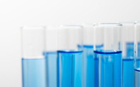 Farmaceutica: l’Europa in difficoltà mentre gli Usa avanzano